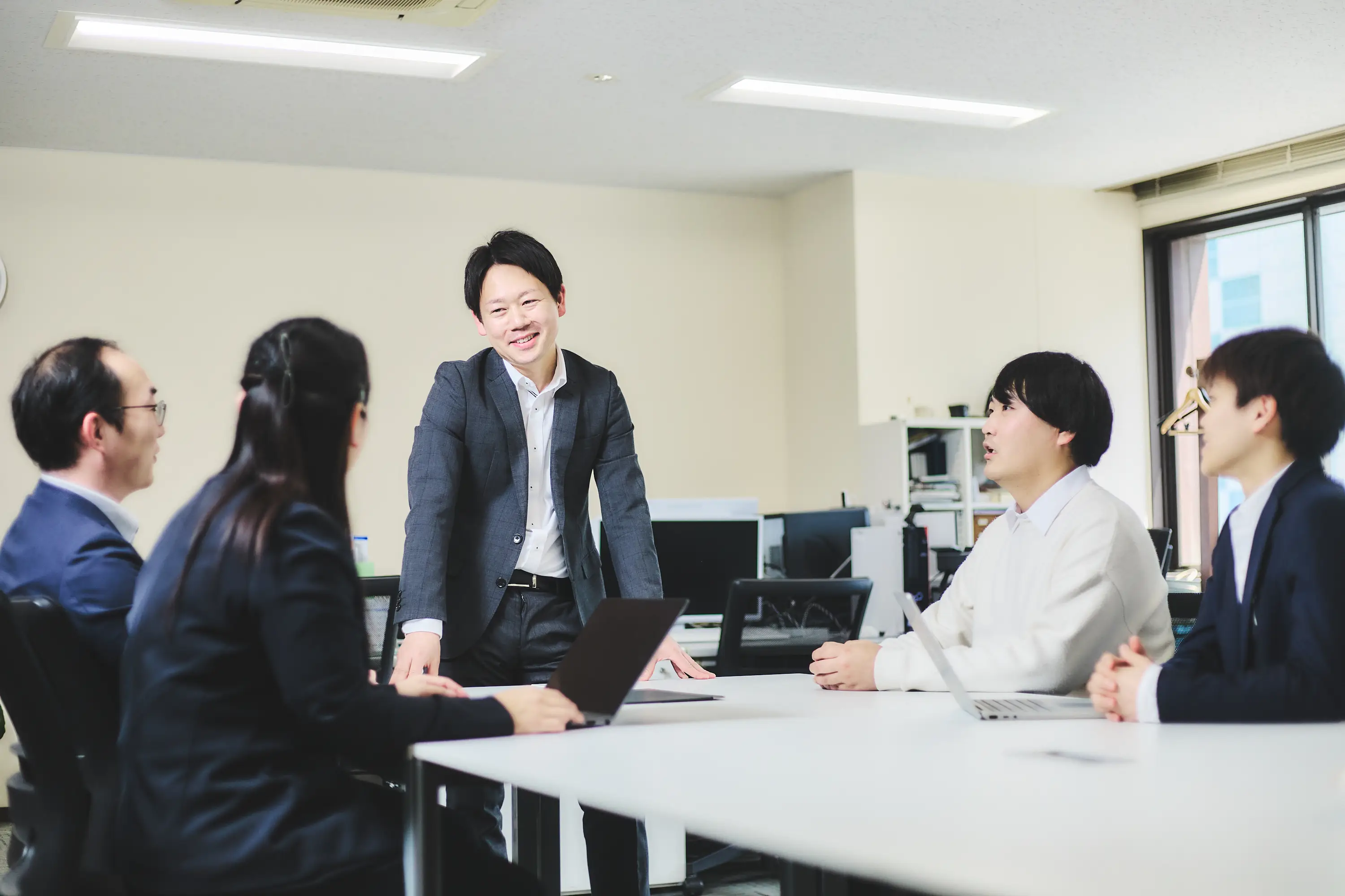 スタッフが調理している様子